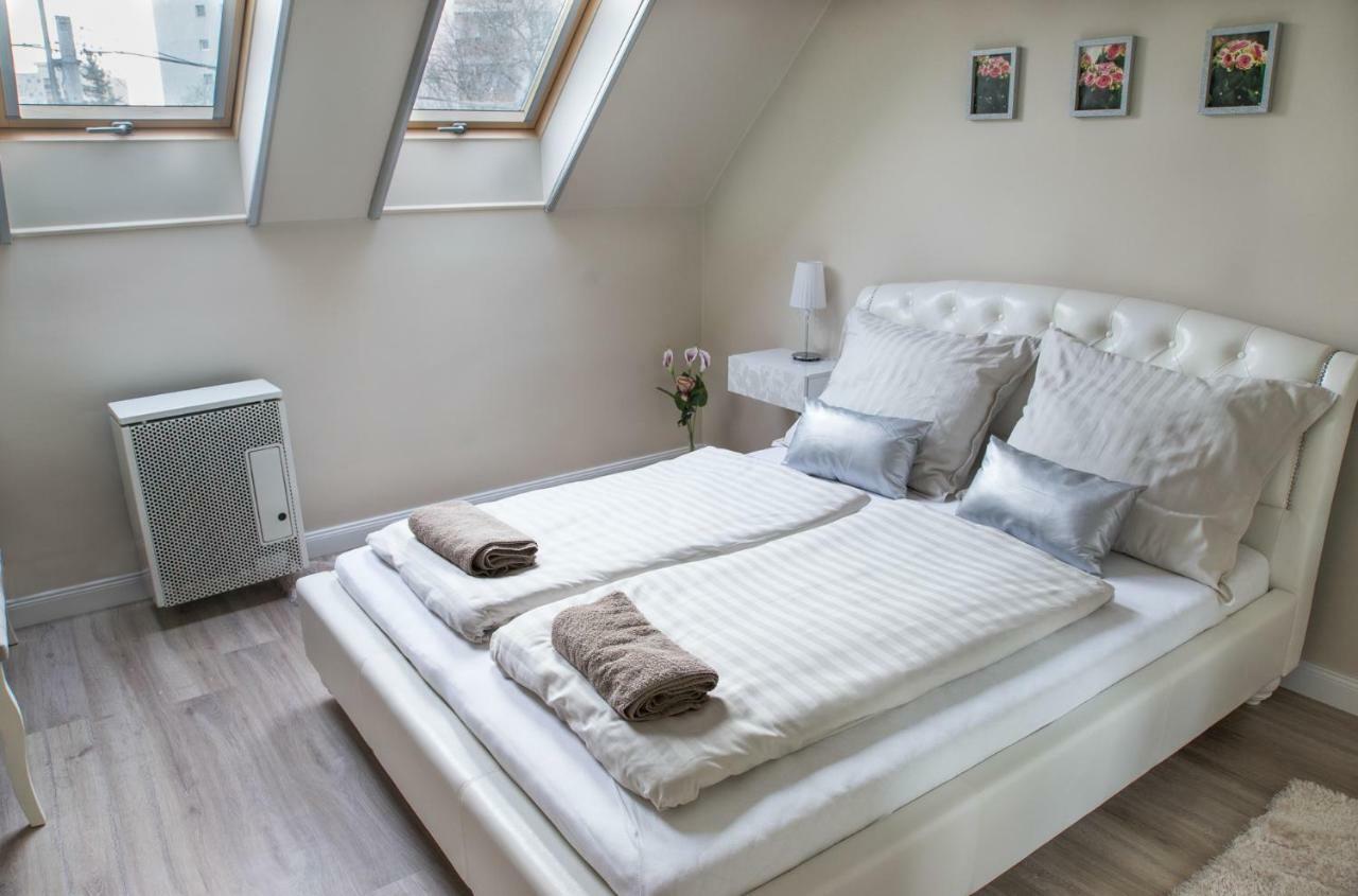 Glamour Apartman Lägenhet Eger Exteriör bild