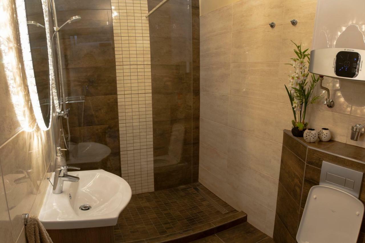 Glamour Apartman Lägenhet Eger Exteriör bild